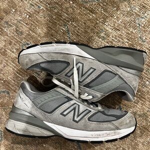 NEW BALANCE 990v5 Grey sneaker size 8